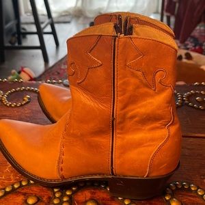 EXCELLENT pair of vintage Durango boots.
